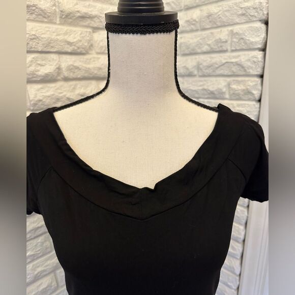 Scoop Neck/Back Black Top - Picture 2 of 4